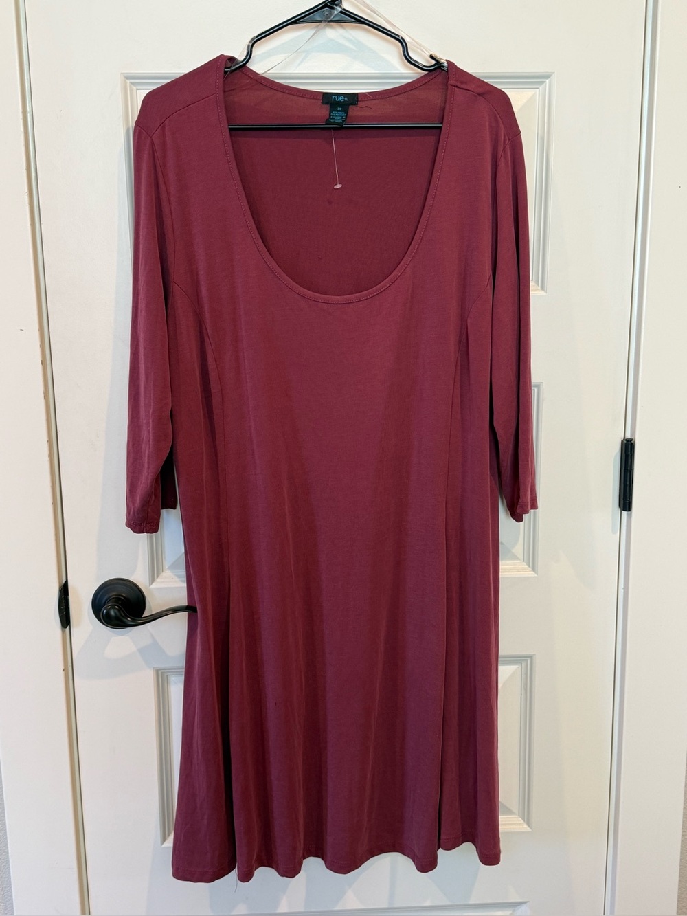 Rue21 Solid Scoop Neck Midi Dress in Burgundy